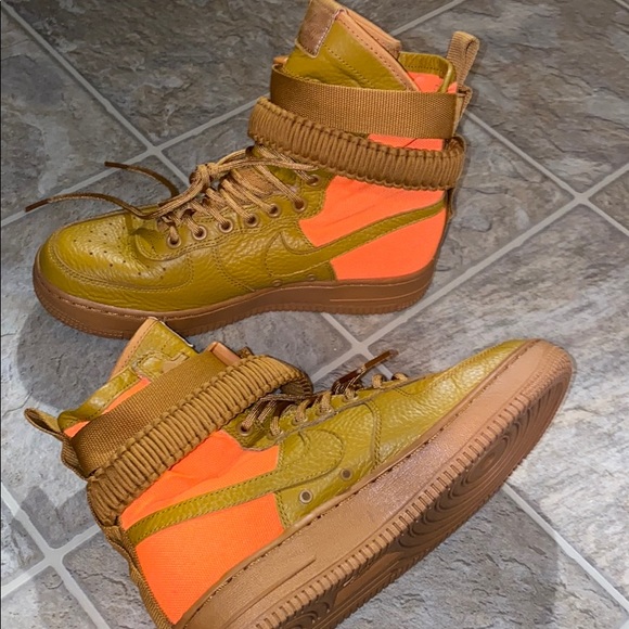 Nike Air Force One - Picture 2 of 5